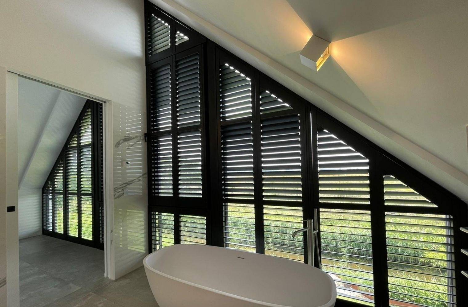 shutters in badkamer